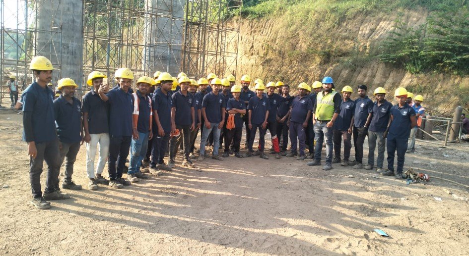 WORKERS SITE PHOTO